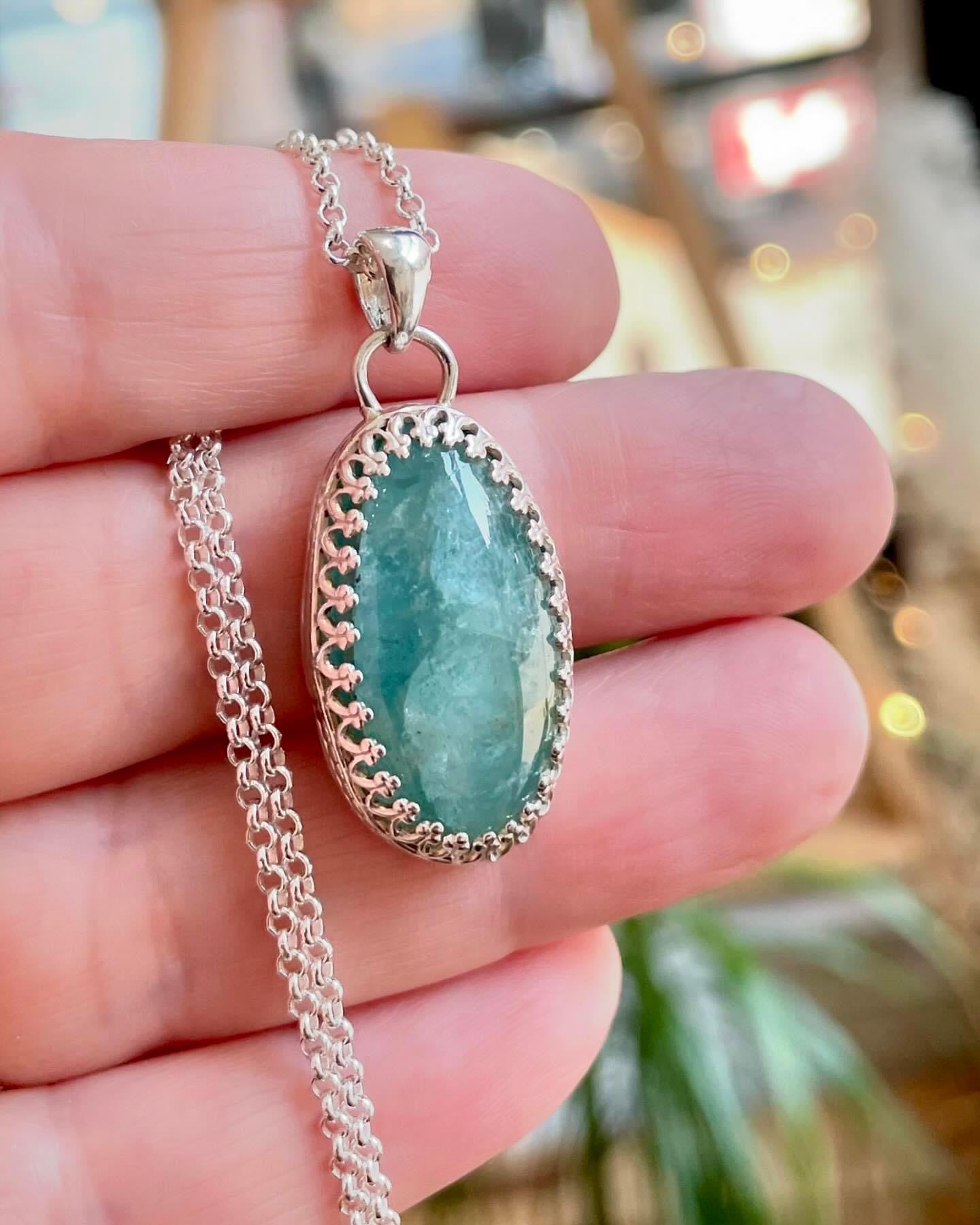 Pendentif en argent sterling et Aigue marine.
Fait avec amour .