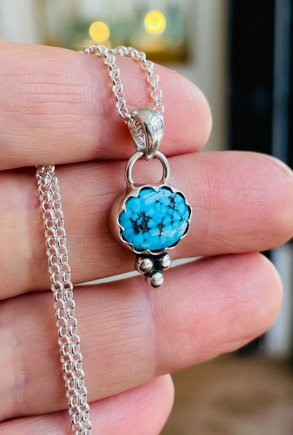 Pendentif en argent sterling et Turquoise Kingman de L’Arizona.